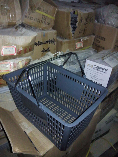 Durable Plastic Hand Shopping Basket For Supermarket / Store , 30 Litres Volume