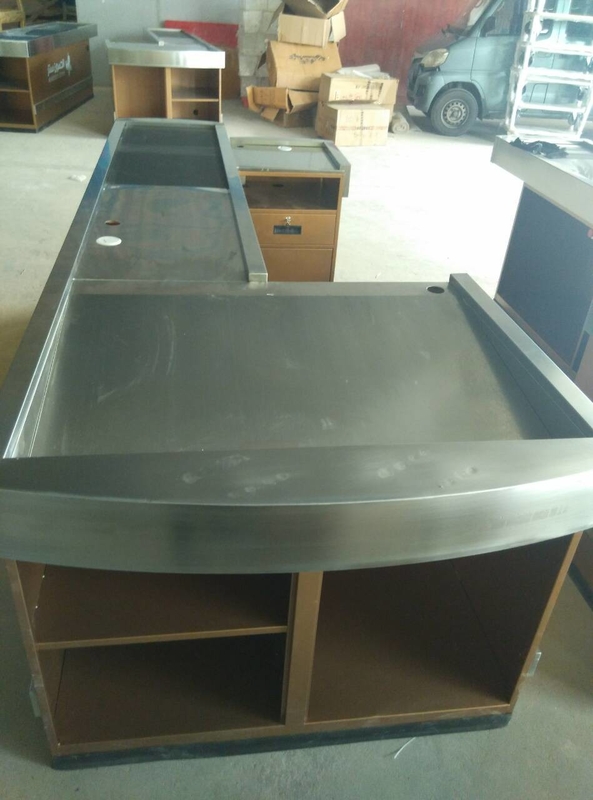 Automatic Conveyor Belt Checkout Counter Stands With Stainless Steel Border